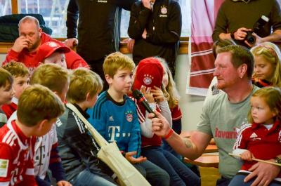 Foto des Albums: Weihnachtsfeier Bavaria 12 Simbach - Besuch von Sven Ulreich
