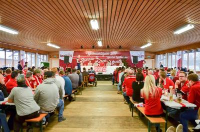 Foto des Albums: Weihnachtsfeier Bavaria 12 Simbach - Besuch von Sven Ulreich