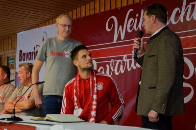 Foto des Albums: Weihnachtsfeier Bavaria 12 Simbach - Besuch von Sven Ulreich