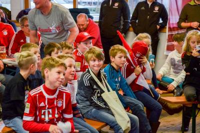 Foto des Albums: Weihnachtsfeier Bavaria 12 Simbach - Besuch von Sven Ulreich