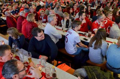 Foto des Albums: Weihnachtsfeier Bavaria 12 Simbach - Besuch von Sven Ulreich