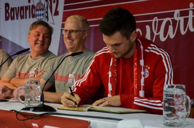 Foto des Albums: Weihnachtsfeier Bavaria 12 Simbach - Besuch von Sven Ulreich