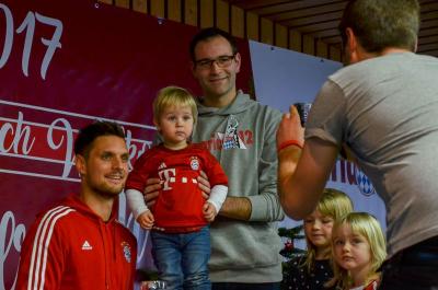 Foto des Albums: Weihnachtsfeier Bavaria 12 Simbach - Besuch von Sven Ulreich