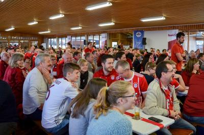 Foto des Albums: Weihnachtsfeier Bavaria 12 Simbach - Besuch von Sven Ulreich