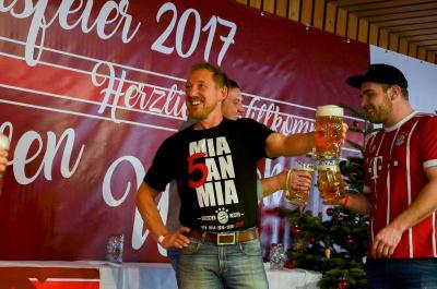 Foto des Albums: Weihnachtsfeier Bavaria 12 Simbach - Besuch von Sven Ulreich