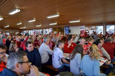Foto des Albums: Weihnachtsfeier Bavaria 12 Simbach - Besuch von Sven Ulreich