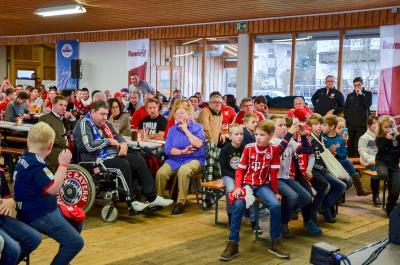 Foto des Albums: Weihnachtsfeier Bavaria 12 Simbach - Besuch von Sven Ulreich