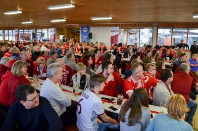 Foto des Albums: Weihnachtsfeier Bavaria 12 Simbach - Besuch von Sven Ulreich