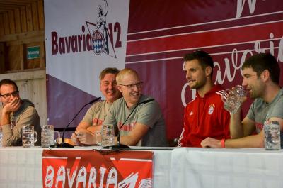 Foto des Albums: Weihnachtsfeier Bavaria 12 Simbach - Besuch von Sven Ulreich