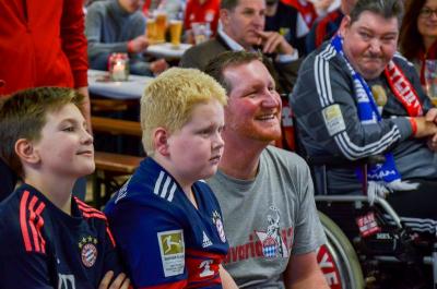 Foto des Albums: Weihnachtsfeier Bavaria 12 Simbach - Besuch von Sven Ulreich