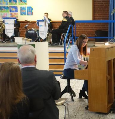 Mia Bergau spielt ein Klavierst&uuml;ck von Beethoven. 