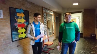 Die Schul-Lotsen wiesen den Besuchern gern den richtigen Weg. 