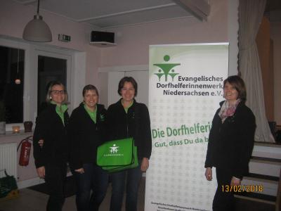 Dorfhelferinnen- Anke Dittmers mit den freundlichen Dorfhelferinnen  (Bild vergr&ouml;&szlig;ern)
