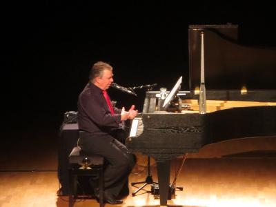 Foto des Albums: Valentinstag: "One Piano - One Voice"