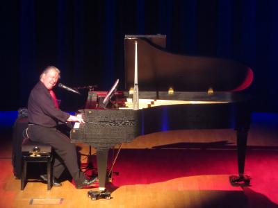 Foto des Albums: Valentinstag: "One Piano - One Voice"