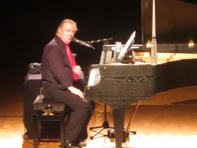 Foto des Albums: Valentinstag: "One Piano - One Voice"