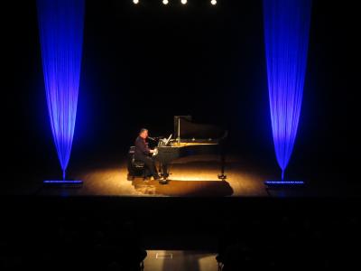 Foto des Albums: Valentinstag: "One Piano - One Voice"