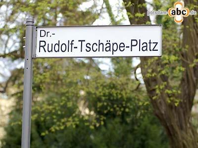 Foto des Albums: Platz vor der Erlöserkirche mit neuem Namen: Dr.-Rudolf-Tschäpe-Platz (14.04.2008)