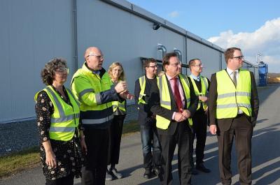 Besuch Staatssekret&auml;rin Hartwig-Tiedt. Besuch bei Vestas Blades Deutschland GmbH Lauchhammer. Foto Landkreis  (Bild vergr&ouml;&szlig;ern)