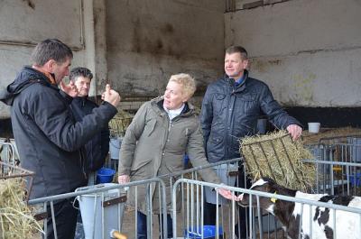 Besuch Staatssekret&auml;rin und Landrat in Bronkow, Foto Landkreis   (Bild vergr&ouml;&szlig;ern)