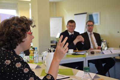 Besuch Staatssekret&auml;rin Hartwig-Tiedt. Auftaktgespr&auml;ch im JC OSL. Foto Landkreis   (Bild vergr&ouml;&szlig;ern)