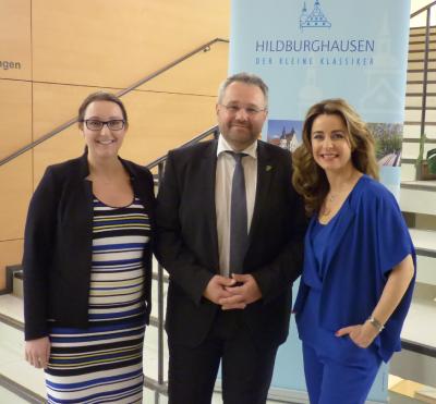 Vorschaubild: Treffen im Foyer: v.l. MdL Kristin Floßmann, Bürgermeister Holger Obst, Bettina Cramer