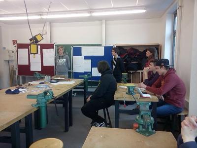 Foto des Albums: LüttIng: Delegation aus Kiel zu Besuch im Wahlpflichtunterricht