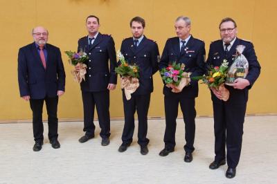 Dank und Anerkennung f&uuml;r bef&ouml;rderte Kameraden der FFw Leezen  (Bild vergr&ouml;&szlig;ern)