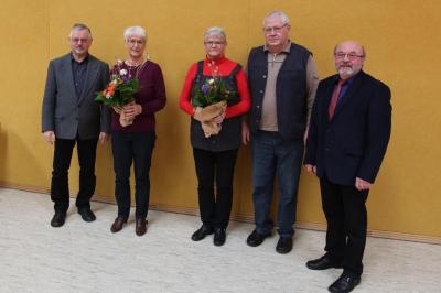 Der B&uuml;rgermeister dankte den Gr&uuml;ndern und langj&auml;hrigen Trainern des LSV 06 e.V.  (Bild vergr&ouml;&szlig;ern)