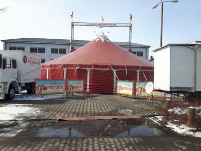 Das Zelt steht 18.03.2018  (Bild vergr&ouml;&szlig;ern)