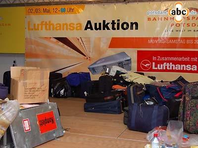 Foto des Albums: Kofferversteigerung in den Bahnhofspassagen Potsdam (02.05.2008)
