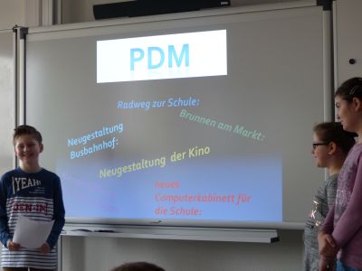 Foto des Albums: Schüler üben die Kommunalwahl