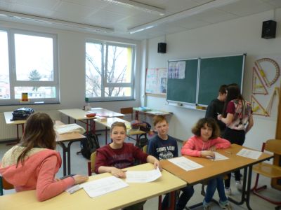 Foto des Albums: Schüler üben die Kommunalwahl