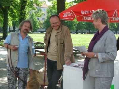 Foto des Albums: Volksbegehren gestartet: Unterschriftenaktion der Linken für das Sozialticket (08.05.2008)