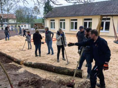 Foto des Albums: Aktion Fallschutz für unser neues Klettergerüst