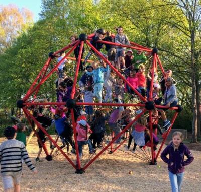 Foto des Albums: Aktion Fallschutz für unser neues Klettergerüst