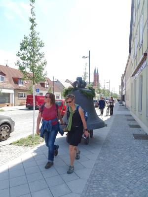 Foto des Albums: Die Glocke auf dem Weg nach Bad Wilsnack machte Station in Kyritz (10.05.2018)