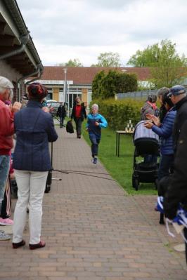 Foto des Albums: Maubaum aufstellen / Kinder- und Familienfest in Leezen
