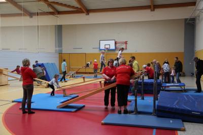 Foto des Albums: Maubaum aufstellen / Kinder- und Familienfest in Leezen