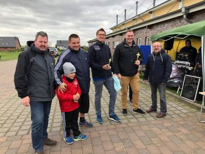 Foto des Albums: Maubaum aufstellen / Kinder- und Familienfest in Leezen