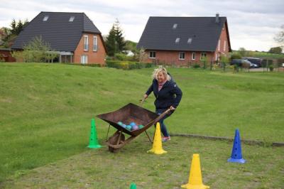 Foto des Albums: Maubaum aufstellen / Kinder- und Familienfest in Leezen
