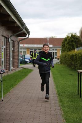 Foto des Albums: Maubaum aufstellen / Kinder- und Familienfest in Leezen