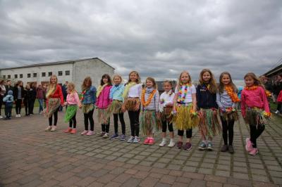 Foto des Albums: Maubaum aufstellen / Kinder- und Familienfest in Leezen