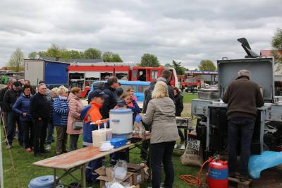 Foto des Albums: Maubaum aufstellen / Kinder- und Familienfest in Leezen
