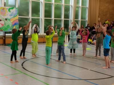 Foto des Albums: Tanzwoche 2018 und Einweihung des neuen Spielgeräts