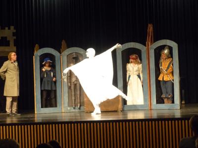 Das Theater Fritz und Freunde mit der Inszenierung von &bdquo;Das kleine Gespenst&ldquo; 