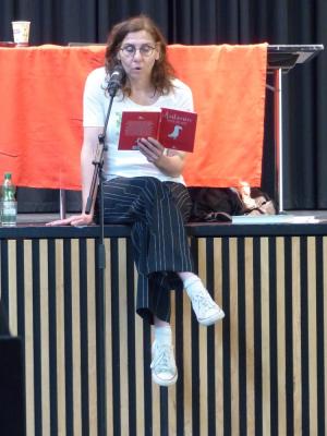 Katrin Zipse liest f&uuml;r die 6. Klassen der Ludwig-Uhland-Schule und der Johannes-Kepler-Realschule 