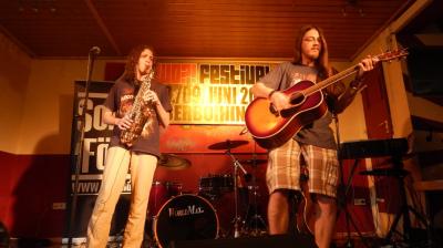 LIVE im Jugendhaus Zentrum: Felix Bayer mit Saxophonist Ephraim Skobowsky 