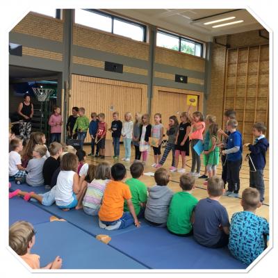 Klasse 2a - Lied- Der Spatzenbesuch 
