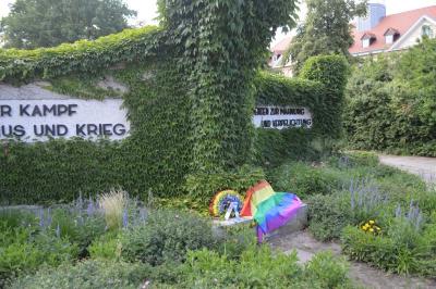 Foto des Albums: Hissen der Regenbogenflagge und Gedenkveranstaltung am 26. Juni 2018
